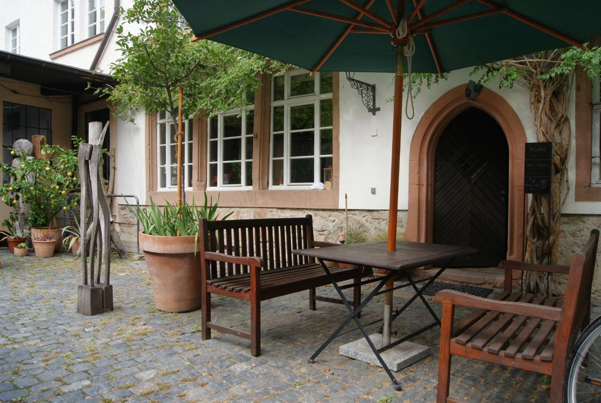 Historischer Adelshof Am Marktplatz, Atelier 70 M² Вайнхайм Екстериор снимка